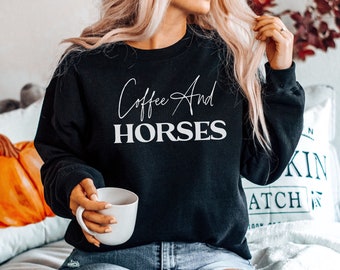 Coffee And Horses - Bluza z koniem, Prezent dla miłośnika koni, Sweter jeździecki, Bluzy dla miłośników koni, Swetry z końmi, Męskie Damskie Unisex