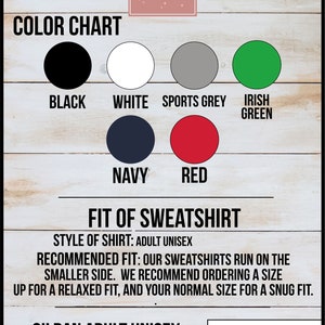 Op de afbeelding: Kleurenkaart voor een Gildan unisex crewneck sweatshirt voor volwassenen. De kaart toont 10 verschillende kleuren: zwart, wit, sportgrijs, Iers groen, marineblauw, rood, donker grijs melange, licht grijs melange, koninklijk blauw en bordeauxrood. De tekst "Fit of Sweatshirt" staat onder de kleurenkaart. De tekst "Style of Shirt: Adult Unisex" staat onder de tekst "Fit of Sweatshirt". De tekst "Recommended Fit: Our sweatshirts run on the smaller side. We recommend ordering a size up for a relaxed fit, and your normal size for a snug fit." staat onder de tekst "Style of Shirt". De tekst "Gildan Adult Unisex Crewneck Sweatshirt" staat onder de tekst "Recommended Fit". De tekst "Sizing Chart on Next Page" staat onder de tekst "Gildan Adult Unisex Crewneck Sweatshirt".