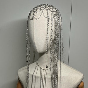 Pruik van metaalachtig haar. Handgemaakte kettingzendspoel – Boho bruidskroon. Gotische kettingkopsieraden – handgemaakt statementstuk. Boho-haarsieraden