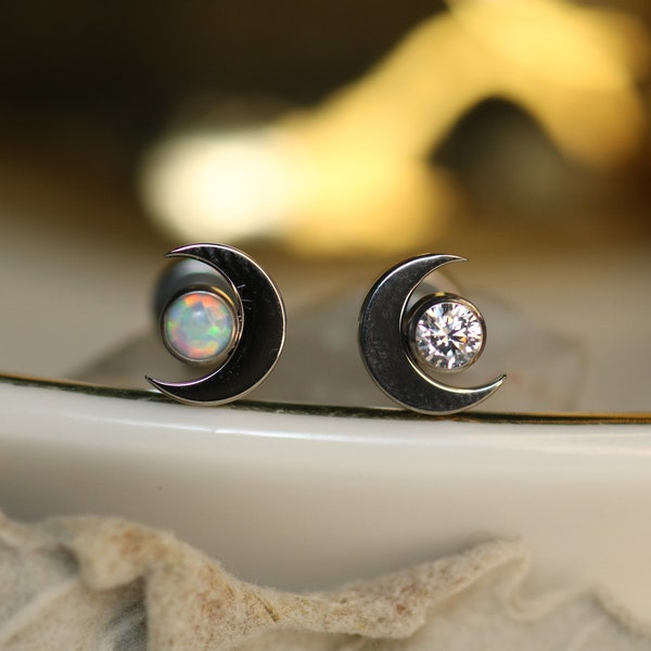 16G G23 Titanium Labret Studs Lip Piercing Internally Threaded Medusa Ring Cartilage Monroe Piercing Jewelry Moon Opal/CZ