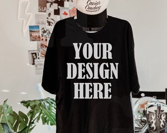 Maqueta de camiseta negra Gildan 5000 - Maqueta de gran tamaño de moda - Maqueta de modelo - Mockup de blogger de estilo de vida estético boho vanguardista