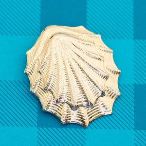 Vintage Intricate Seashell Gold Tone Elegant Clip by Jeri-Lou - Z14