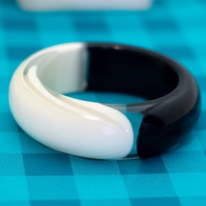 8 inch, Vintage Two Tone Black & White Bangle - Z28
