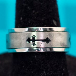 Vintage Dainty Silver Tone Medieval Latin Cross Ring Size 7 - Z3