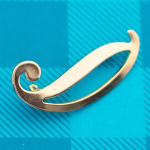 Broche Vintage Gold Tone Cursive Letter D - Z16