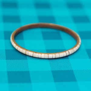 7 inch, Vintage White Geometric Beads Gold Tone Bangle - Z29