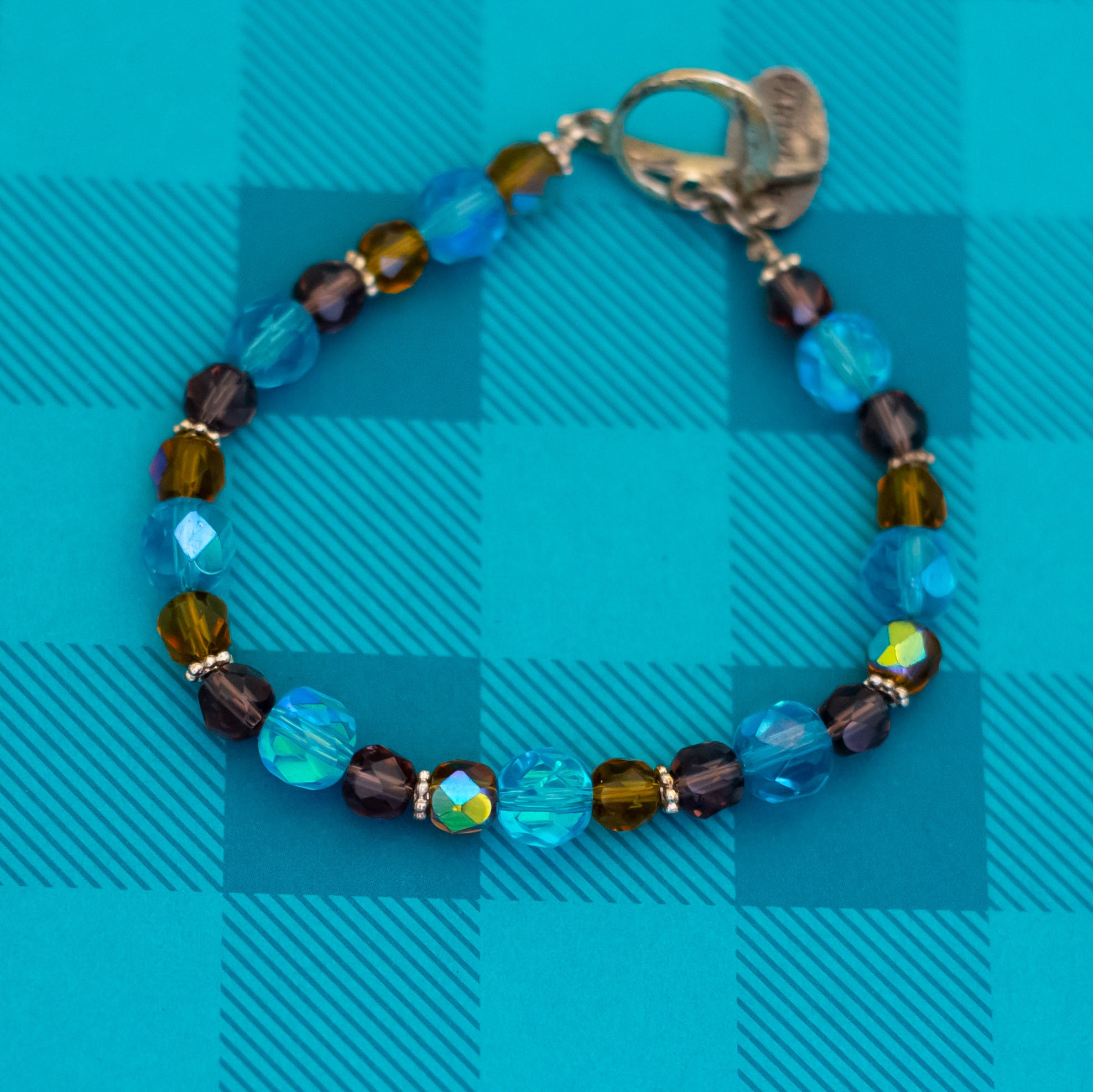 7 Inch, Vintage Geometric Beads Vibrant Beaded Bracelet 7 Inch, Vintage Geometric Beads Vibrant Beaded Bracelet