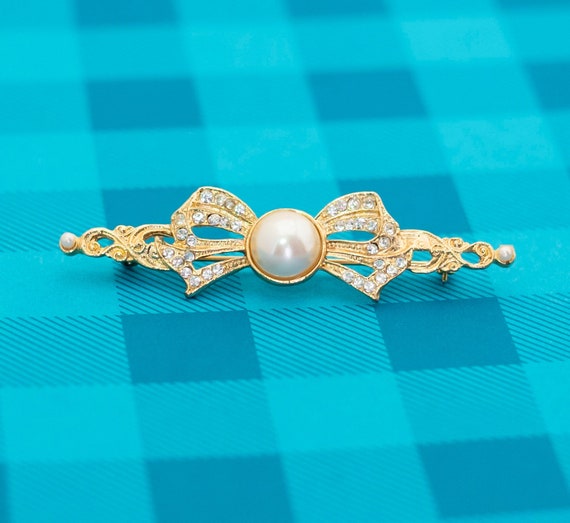 Vintage Gold Tone Ribbon Faux Pearl Brooch by ric… - image 1