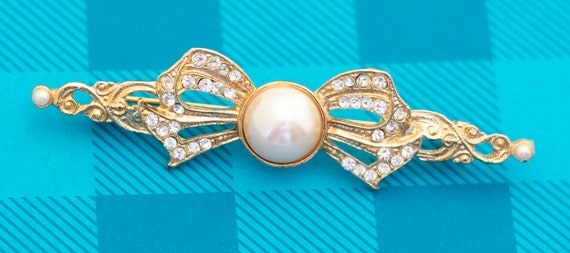 Vintage Gold Tone Ribbon Faux Pearl Brooch by ric… - image 2