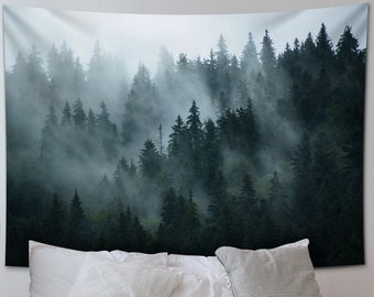 Misty Mountains Wandtapijt, Sparrenbos Landschap Muurophangend Tapijt Natuurlandschap Foggy Mountain Home Wall Decor voor Woonkamer Slaapkamer