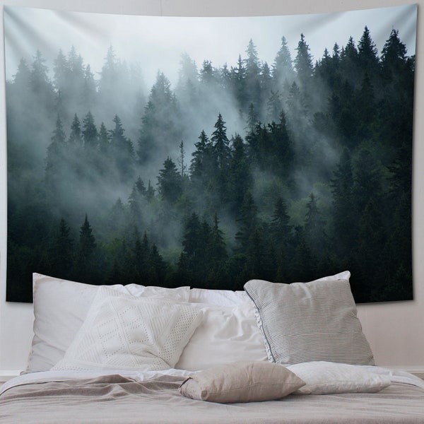 Misty Mountains Wandtapijt, Sparrenbos Landschap Muurophangend Tapijt Natuurlandschap Foggy Mountain Home Wall Decor voor Woonkamer Slaapkamer