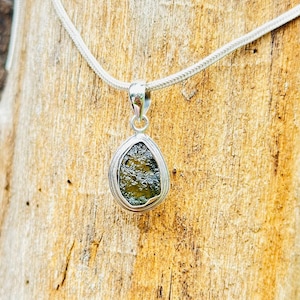 Colgante de moldavita, collar de moldavita, joyería de moldavita, colgante de plata 925, colgante hecho a mano, auténtica joyería con gema de moldavita checa