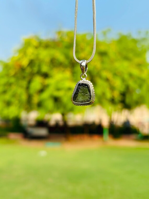 Buy Gemtub Natural Moldavite Crystal Pendant Jewellery Set Online At