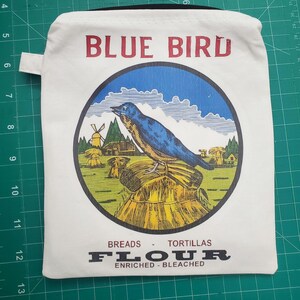 Kosmetyczka z logo Bluebird Flour | Kosmetyczka podróżna | Ręcznie robiona kosmetyczka z zamkiem błyskawicznym | z klipsem Lobster Claw