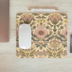 Dusty pink boho floral vintage mousepad. Dusty pink mouse pad. Pink boho flowers mousepad.