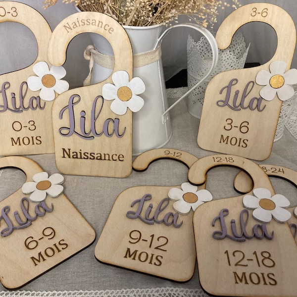 Cadeau naissance personnalisé, cintre bébé, séparateurs de penderie bébé enfant en bois , fait main, peint