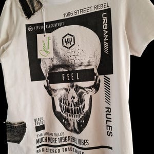 Camiseta de esqueleto reciclada con parches de mezclilla: ropa para festivales de rock gótico