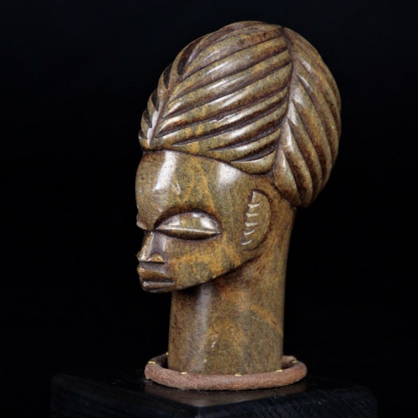 Ancienne petite statuette africaine en pierre, de l'ethnie MBIGOU, du Gabon