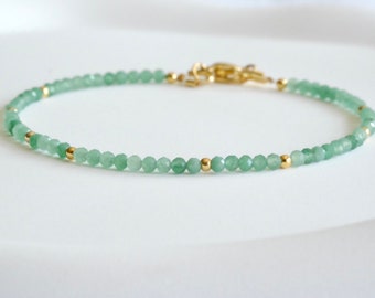 Bracelet délicat en perles d'aventurine verte : fines pierres précieuses, bracelet bohème à superposer