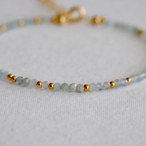 Elegant armband med akvamarinpärlor: 2 mm ädelsten, sterlingsilver, guldfyllt