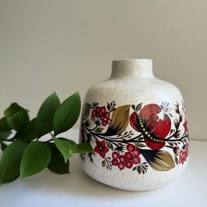 Ceramic Vase with Red Flowers & Gold Leaves in Petrykivka Style – Traditional Ukrainian Folk Art