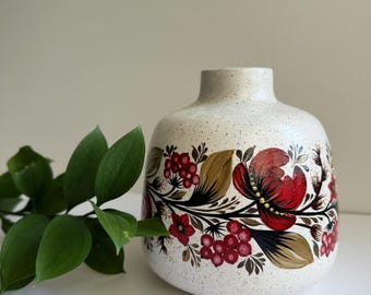 Ceramic Vase with Red Flowers & Gold Leaves in Petrykivka Style – Traditional Ukrainian Folk Art