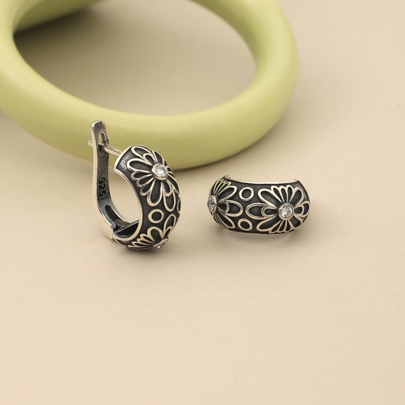 Silver Boho Daisy Earrings,Floral Small Circle Earrings,Flower Circle Earrings For Women,Silver Daisy Earrings,Gift For Her,Everyday Jewelry