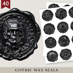 以下が含まれることがあります： フランケンシュタインの怪物、コウモリ、ドラゴンなど、さまざまなデザインの黒いゴシックワックスシール。シールは丸く光沢があり、複雑なディテールが施されています。「Gothic Wax Seals」の文字も含まれています。