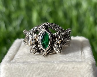 Vintage 1970's AVON Kensington Rhinestone Ring Victorian