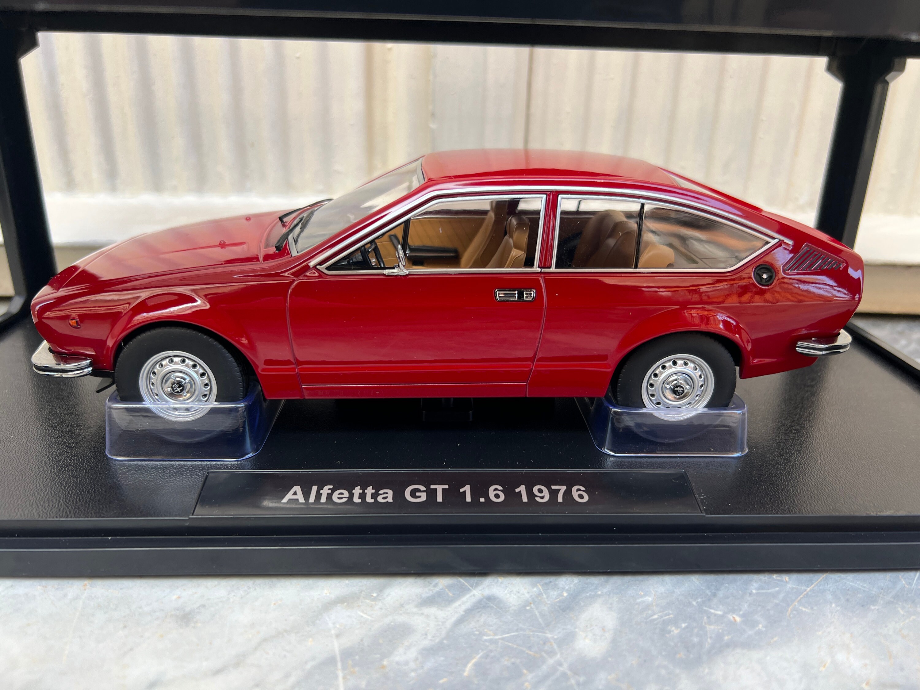 アルファ ロメオ アルフェッタ GT 1.6 1976 1:18 KK スケール 1/18