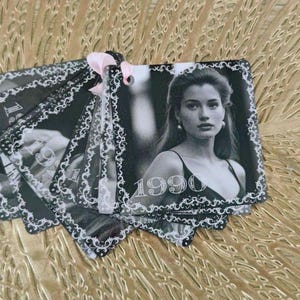 黒人女性と白人女性の挑戦 12 人 |予算封筒