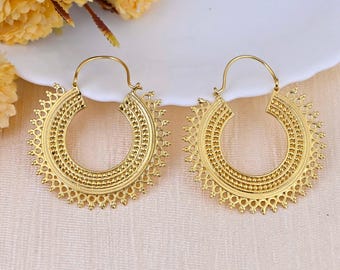 Messing Mandala Creolen: Große Boho Ohrringe goldfarben