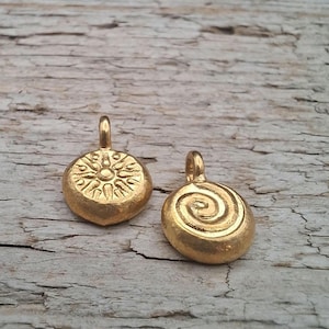 999 fint guldhänge | Unikt smycke i 24 karats guld | Sol- eller spiraldesign | Handgjort av en guldsmed från Allgäu-regionen