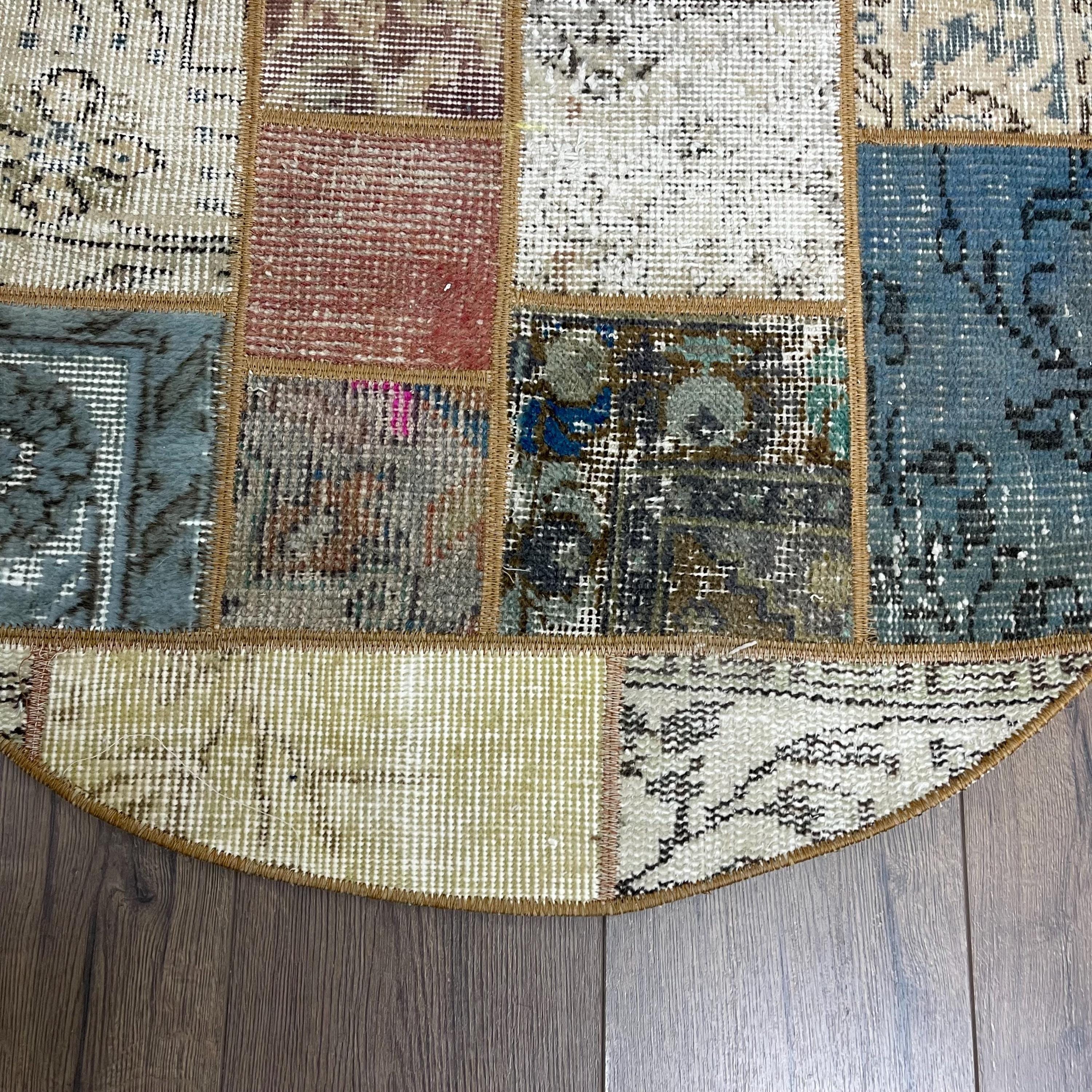 ヴィンテージ トルコ製ラウンドラグ、パッチワークデザイン、マルチ