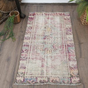 Tapete pequeno vintage, tapete turco de 2,1 x 3,7 pés, tapete de lã sólida branca.