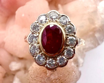 Noble entourage ring with ruby & diamonds in 750 yellow gold, around 1930 France