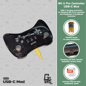 Puede incluir: Mando Wii U Pro negro con un cable de carga USB-C amarillo. La imagen incluye el texto "Wii U Pro Controller USB-C Mod" y detalles sobre la placa de modificación para mandos Nintendo Wii U y PlayStation 3.
