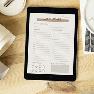 Digital Daily Goals Planner. Track your daily goals with this minimal worksheet. Instant download. Printable.