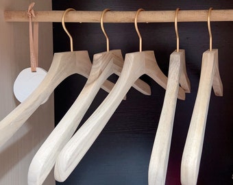 Handcrafted Camphor Wood Coat Hanger , Solid Wood Non-Slip Traceless Hanger for Wardrobe, Wooden Hanger with Bar