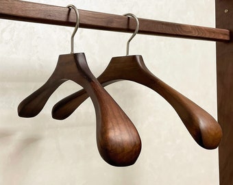 6 stuks handgemaakte houten hangers, gebogen massief houten antisliphangers voor kledingkast, set houten kleerhangers