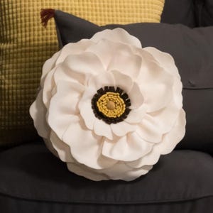 3D White Flower Throw Pillow: Plush Floral Decor Cushion