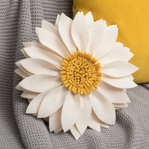 3D Daisy Flower Pillow: Canvas & Plush Throw Cushion Fall Gift