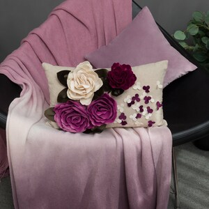 Funda de almohada larga de 30 x 50 cm con diseño de flores moradas en 3D, con diseño de flores para cama, sofá, dormitorio, sala de estar y exterior.