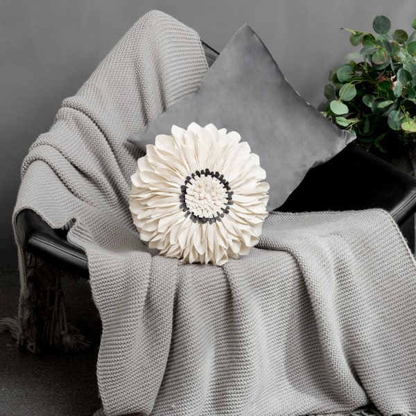 Velvet Sunflower Decorative Throw Pillows Round Shaped Flower Cushion Covers Floral Accent Pillow Fall Room Decor for Bed Couch Bedroom Sofa