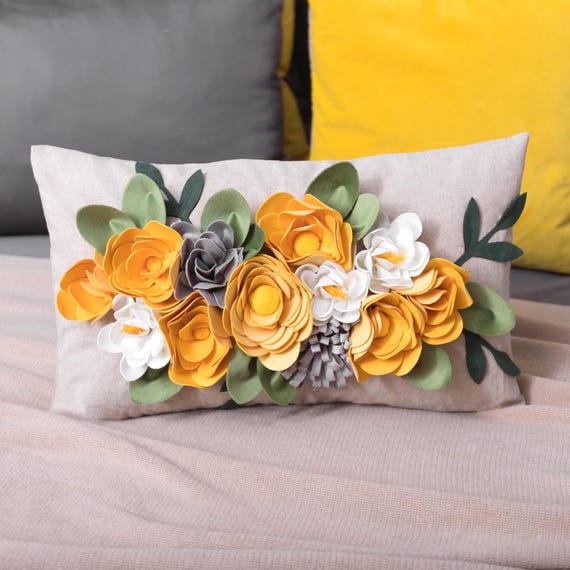 a tabl How to Set Table: Basic, Casual, and Formal Settings Hotel Chic Hängelampe Messing