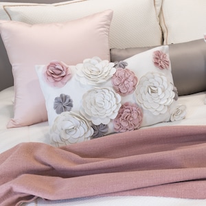 Funda de almohada lumbar de terciopelo de 12 x 20 pulgadas, funda de almohada lumbar larga con acento floral, regalo de decoración del hogar de primavera para sofá cama, regalo para el hogar.