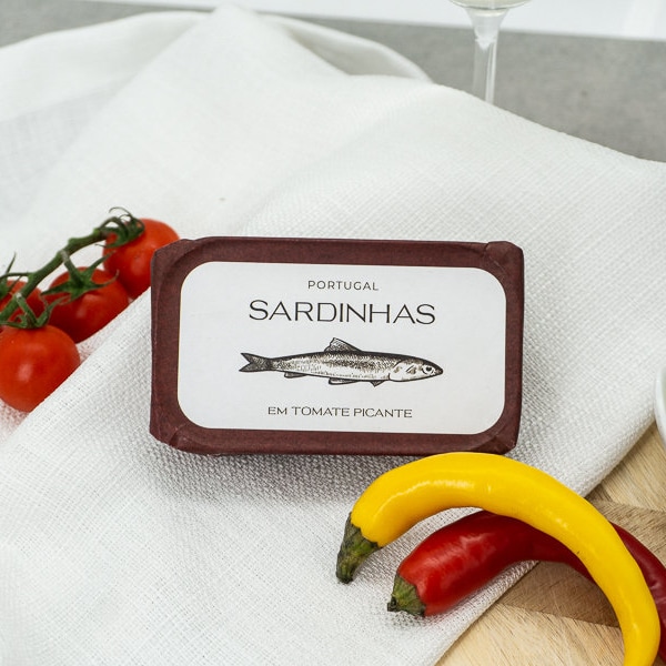 Sardinen in pikanter Tomatensoße feinkost Machado | Ostergeschenk