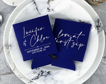 Peut inclure: Deux glacières bleues avec du texte blanc. Une glacière dit "Lucifer & Chloe" avec la date "September 10, 2024" et "LUX CLUB, LA". L'autre glacière dit "love at first sip".