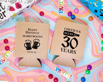 Saludos y cervezas hasta los 30 años: enfriador de latas de cumpleaños número 30, enfriador de latas de cerveza, favor de fiesta de cumpleaños número 30, enfriador de latas de cumpleaños personalizado
