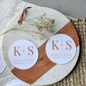 Posavasos de boda con monograma: posavasos personalizados, posavasos de cartón, posavasos redondos, posavasos para bebidas, regalo de boda para invitados
